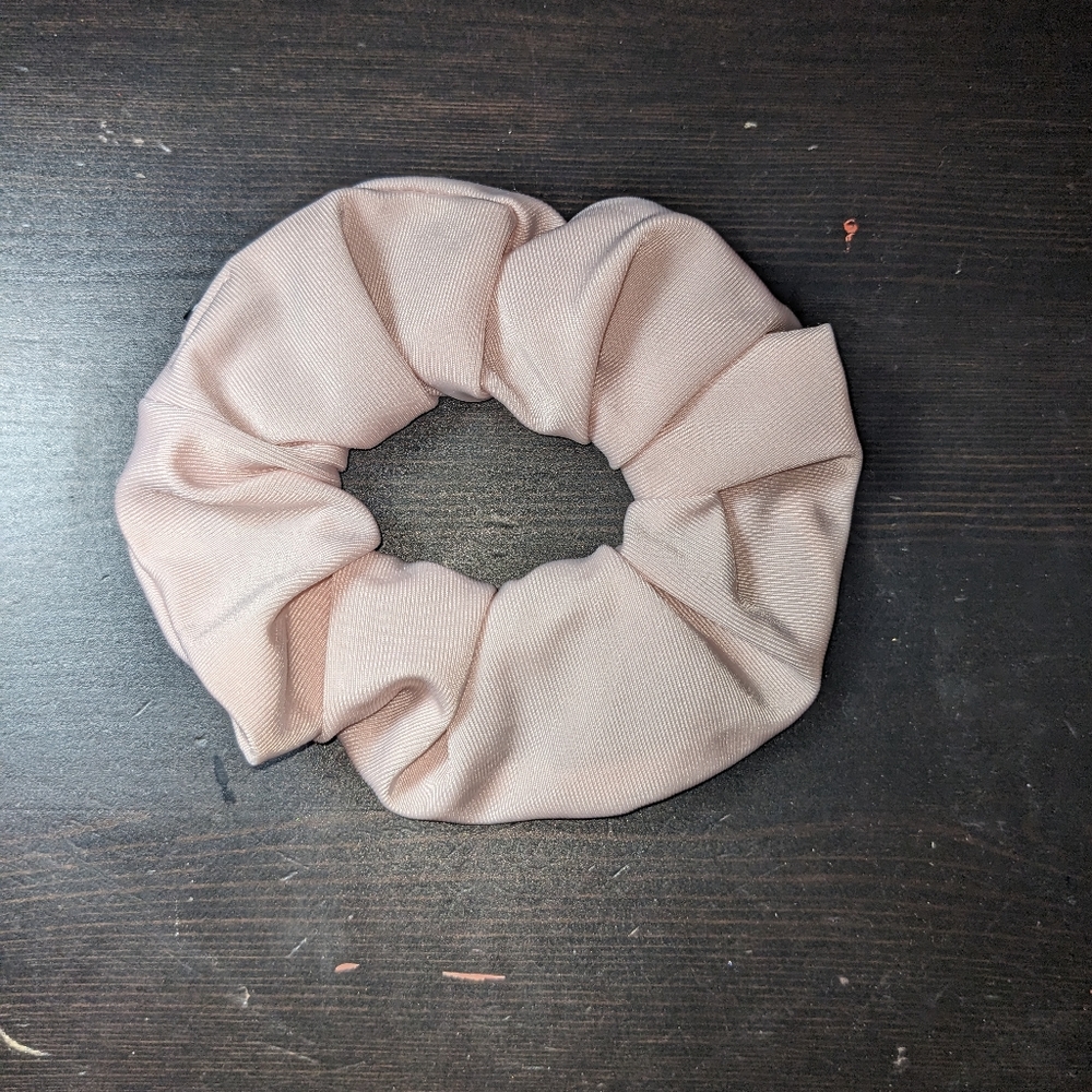 Scrunchie - baby pink
